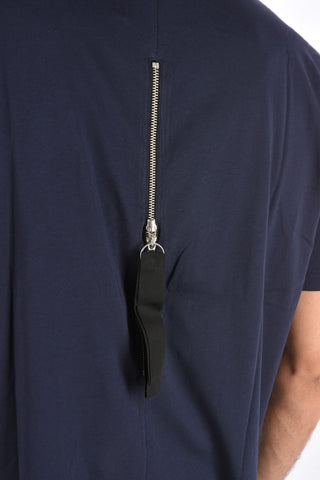 Crew-neck t-shirt with back-zip fastening