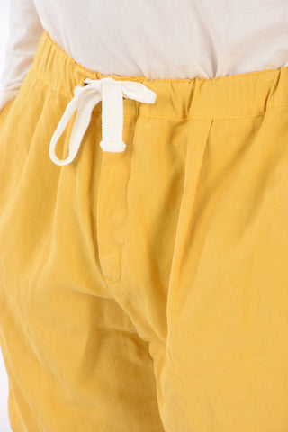 single pleat drawstring waist bermuda shorts
