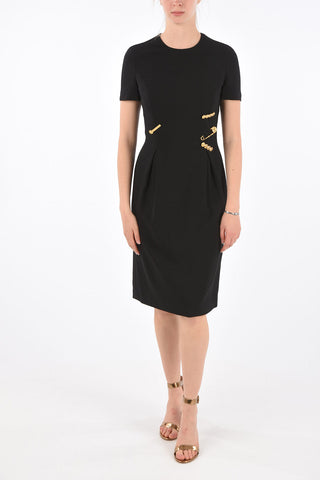 vestito a trapezio al ginocchio con spille dorate