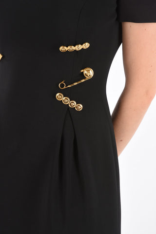 vestito a trapezio al ginocchio con spille dorate