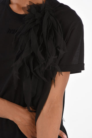 T-shirt with pin