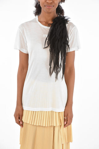 T-shirt with pin
