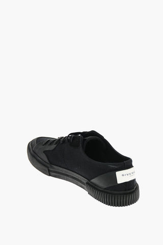 Sneakers con logo ricamato